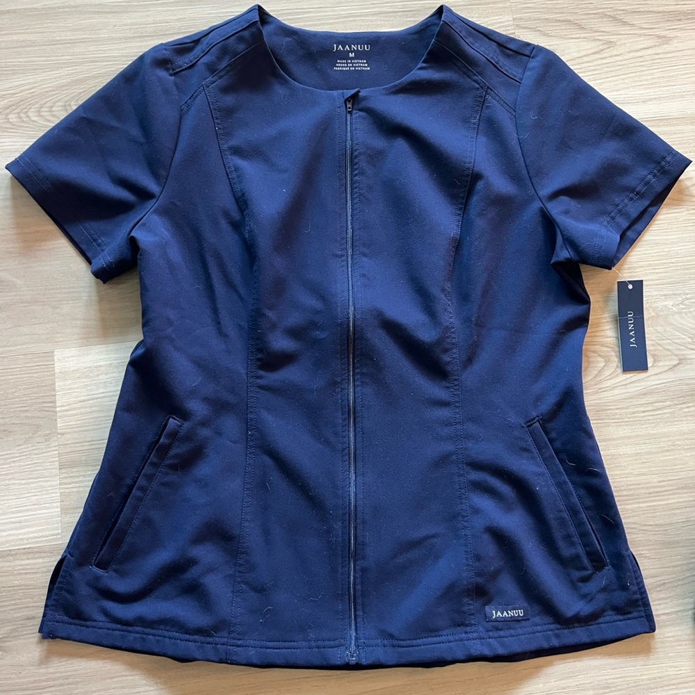 Jaanuu medium scrub top